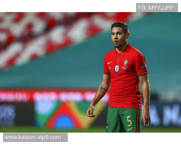 足球场上的绝代风华 这些球星不仅技术超群更拥有惊艳的帅气外貌 足球场上的绝代风华 这些球星不仅技术超群更拥有惊艳的帅气外貌